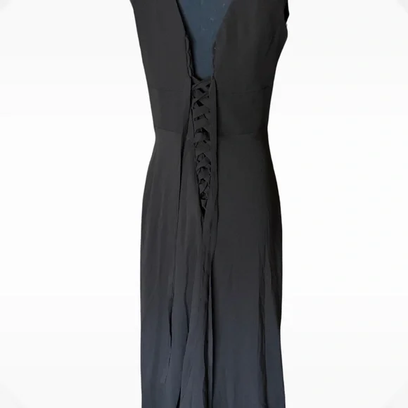 Elegant Black Evening Gown - Picture 2 of 3